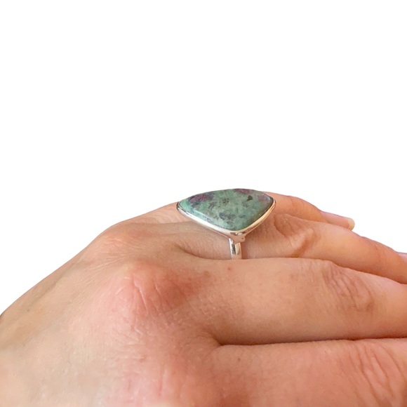 Natural ruby zoisite stone teardrop ring in sterling silver 925 size 7 - Picture 4 of 4